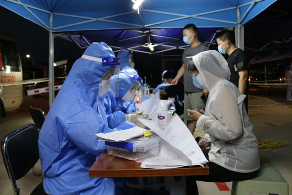 夜战疫情--周口港区医院承担郑州返周人员免费核酸检测工作